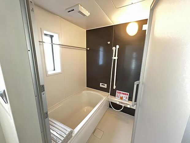 お洗濯にも重宝する浴室乾燥機付き。寒い時期もいつも温かいお湯に浸かれる追い焚き機能付きです。