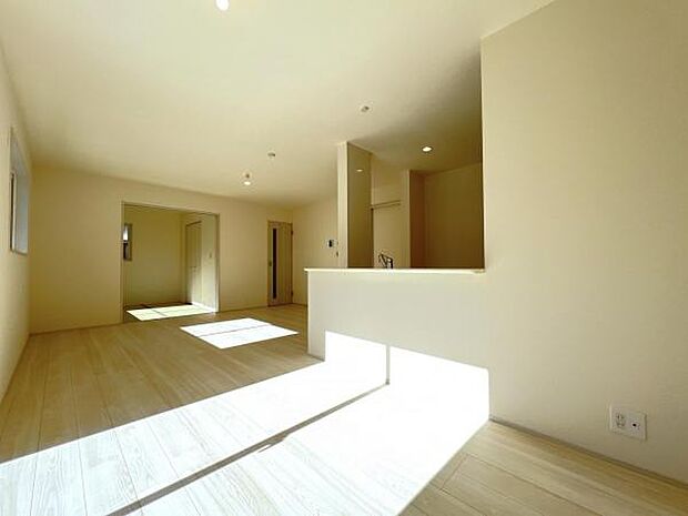 リビングダイニングになります。ご家族そろっての素敵な空間になりそうですね。