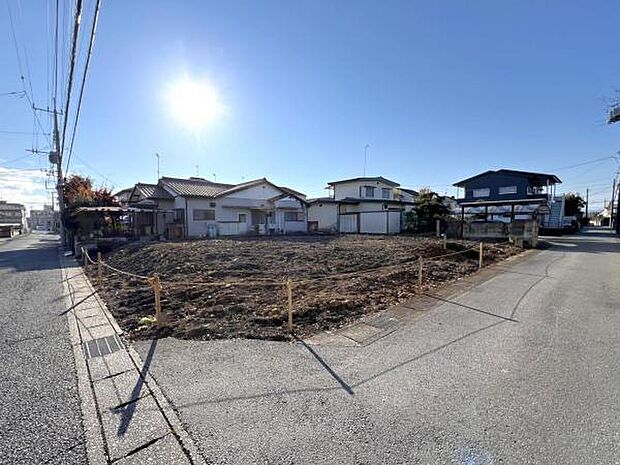 前面道路を含めた現地写真です。