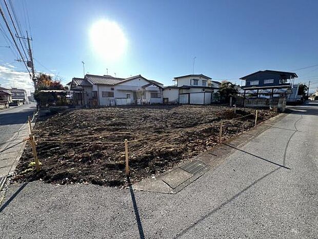 前面道路を含めた現地写真です。