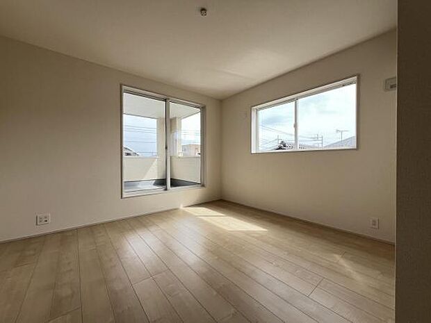 明るい広々とした主寝室でご家族ゆっくりお休みになれますね。