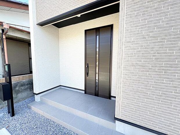 いつも気持ちよくご家族を迎えられる玄関です。
