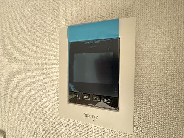 モニター付きインターフォンもうれしい標準装備です。