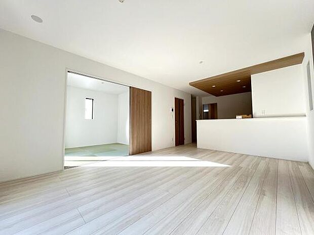 家族団らんの場所としてゆったりと居心地の良いリビングです。