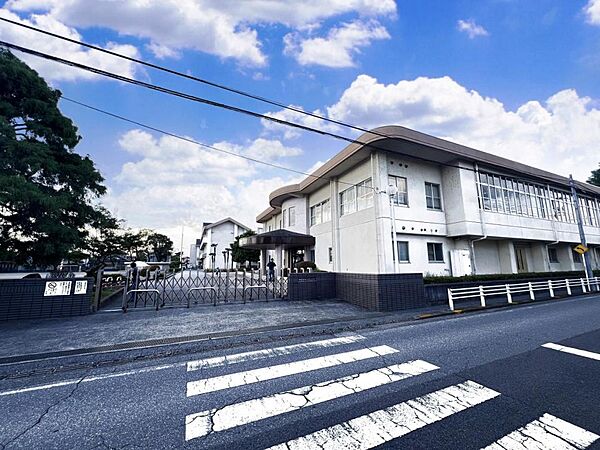 宇都宮市立峰小学校まで約1860m（徒歩24分）
