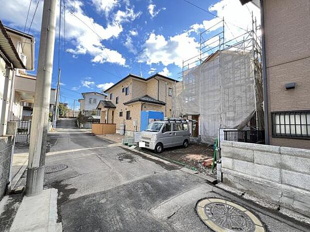 2階主寝室にはウォークインクローゼットがございます。他の2部屋の居室は6帖ございます。