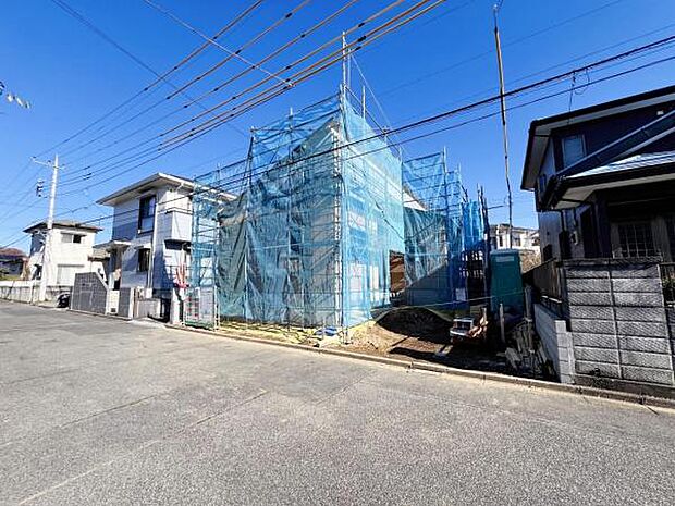 前面道路を含めた現地写真です。