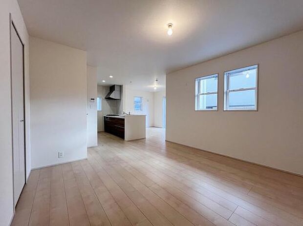 リビングダイニングになります。ご家族そろっての素敵な空間になりそうですね。