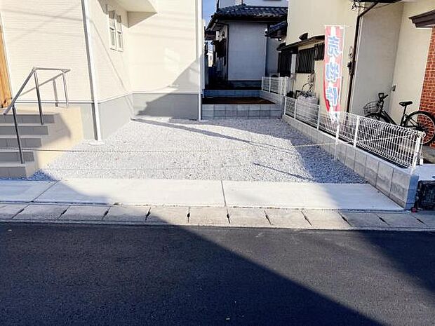 セカンドカーにも便利な駐車2台可能です。