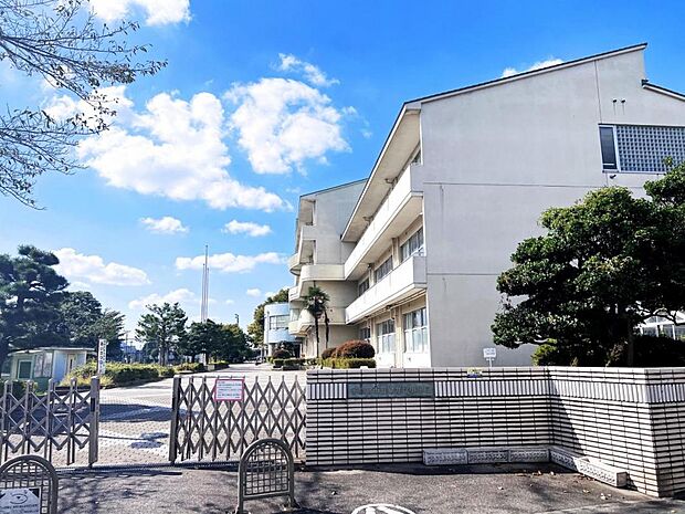 宇都宮市立泉が丘小学校まで約830m（徒歩11分）