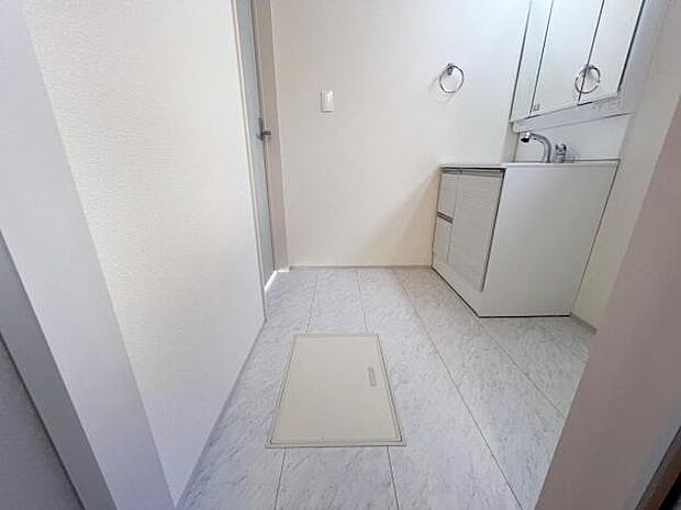 脱衣所は小さなお子様がいるご家庭にも重宝されます。