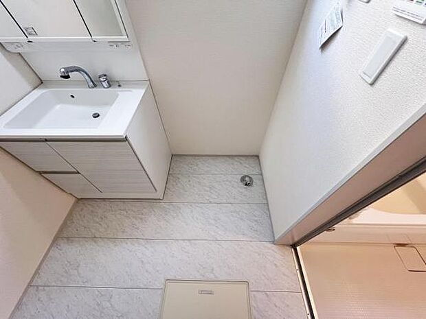 洗濯機置場になります。