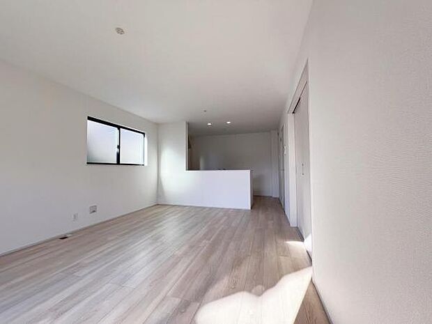 家族団らんの場所としてゆったりと居心地の良いリビングです。