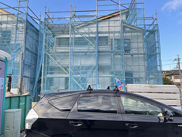 キッチンのコンロは3口で、都市ガスです。 2026年1月下旬完成予定です。