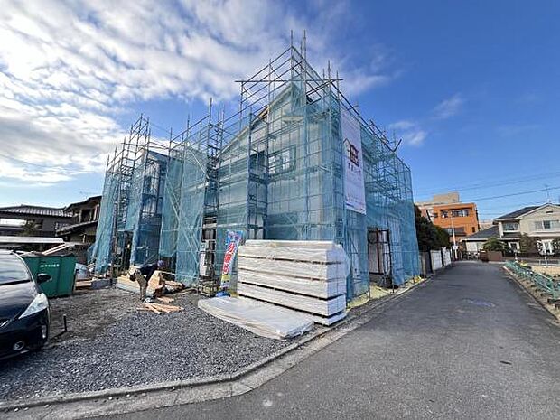 2階廊下にはファミリークローゼットがあり、主寝室にはWICと、たくさんの収納すぺーすがございます。