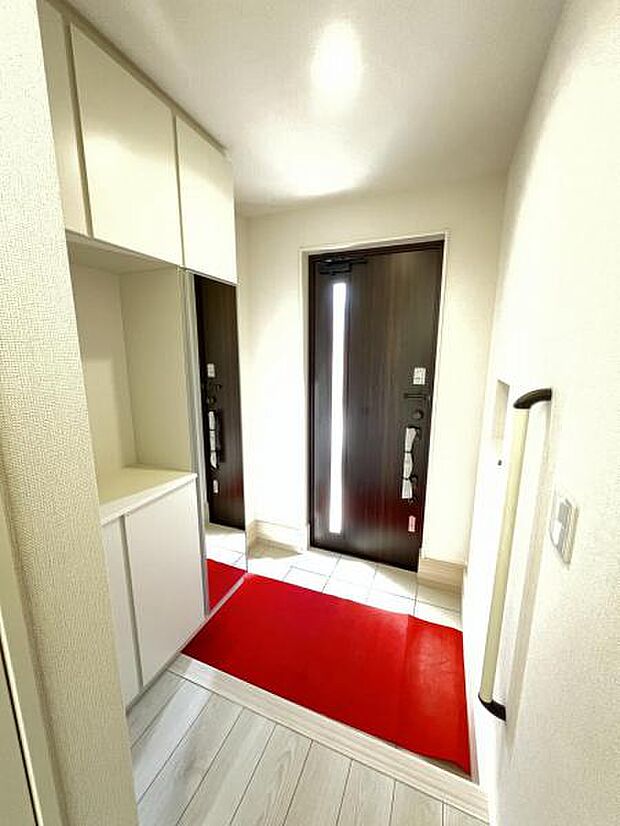 いつも気持ちよくご家族を迎えられる玄関です。