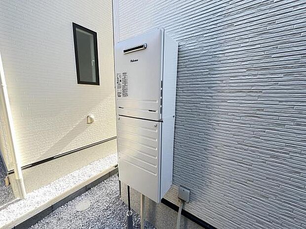 効率よくお湯を沸かす省エネ性の高い給湯器、エコジョーズを搭載。家計にも優しい住まいです。