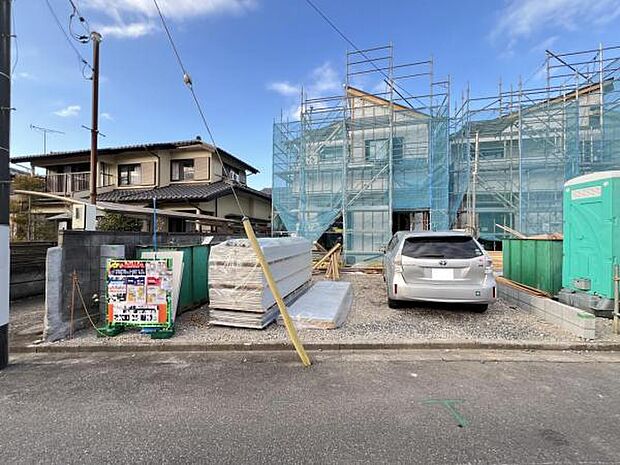 1階リビング19.25帖、2階4部屋の4LDKです。