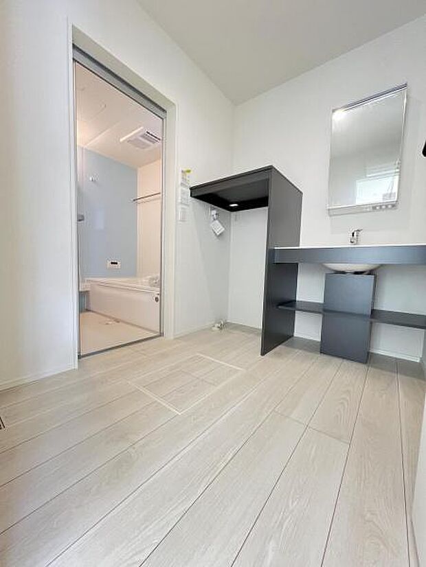 脱衣所は小さなお子様がいるご家庭にも重宝されます。