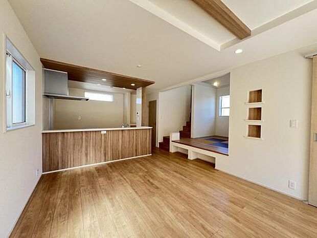 ご家族の温かい時間を演出するダイニングスペースです。