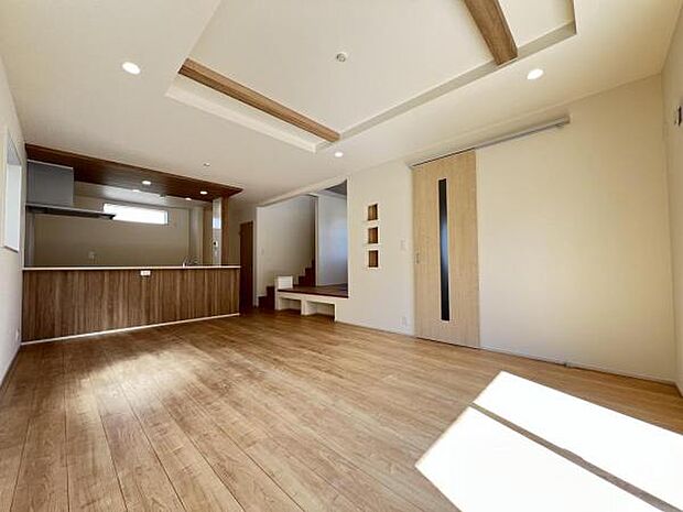 家族団らんの場所としてゆったりと居心地の良いリビングです。