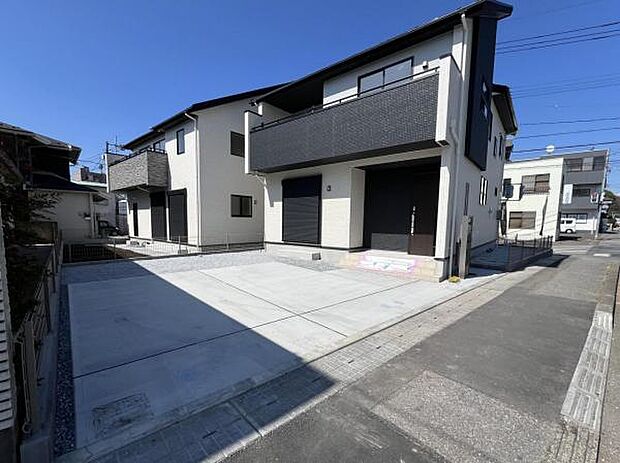 前面道路を含めた現地写真です。ぜひ周辺環境も併せてご覧ください。