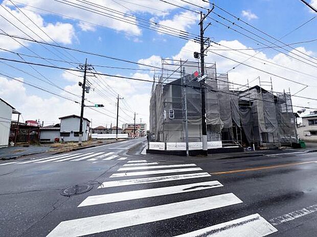 前面道路を含めた現地写真です。