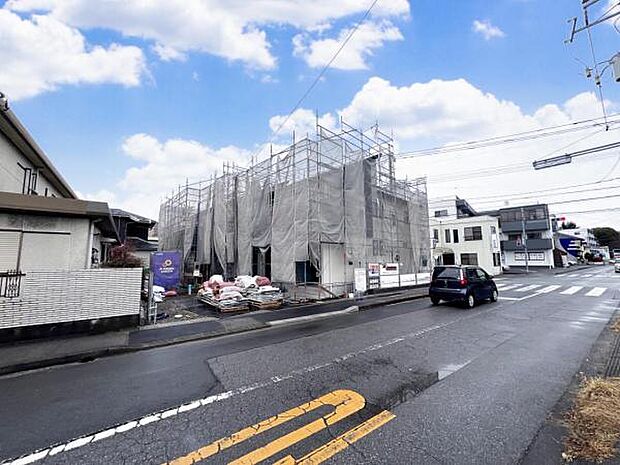 前面道路を含めた現地写真です。