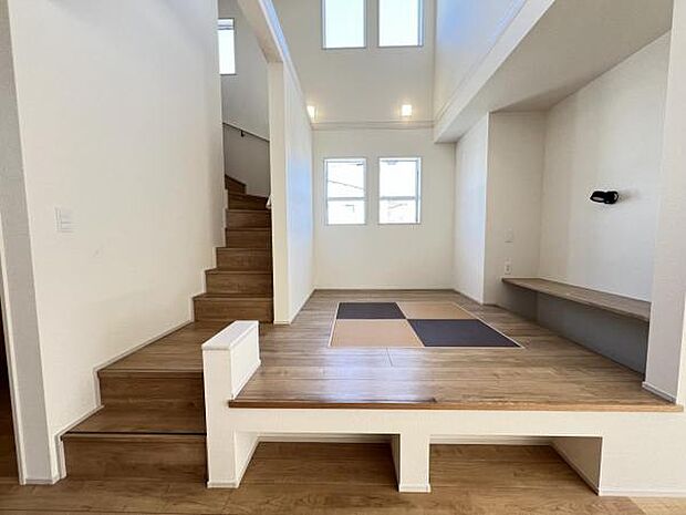 スキップフロアーの和室スペースです。畳のお部屋は寛げる空間ですね。