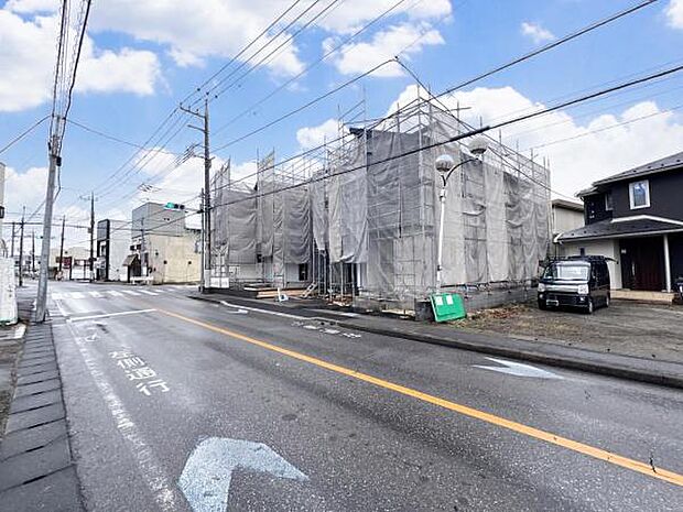 前面道路を含めた現地写真です。