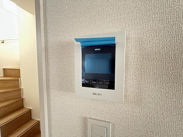 訪問者を確認できるTVモニター付きインターフォンです。