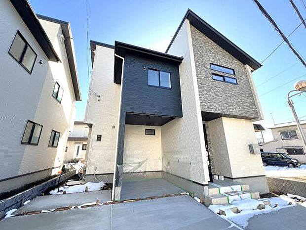 木造2階建てです。