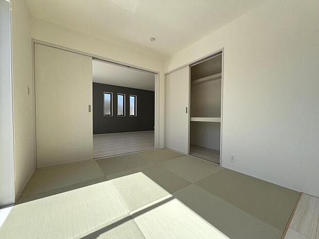 和室スペースです。畳のお部屋は寛げる空間ですね。