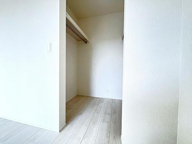 ウォークインクローゼット付きで収納も豊富。お部屋のスペースを有効的に使えそうですね。