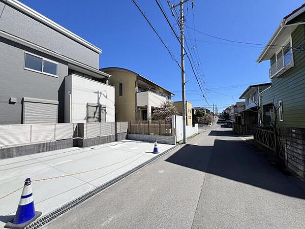 前面道路を含めた現地写真です。ぜひ周辺環境も併せてご覧ください。