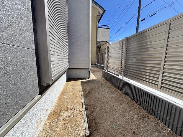 お庭スペースです。趣味やご家族団らんを楽しめそうですね。