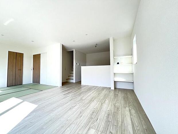 暖かな日差しが差し込むリビングダイニングです。