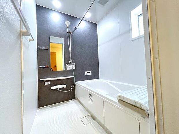 スタイリッシュな浴室で1日の疲れをゆったり癒されるのもいいですね。