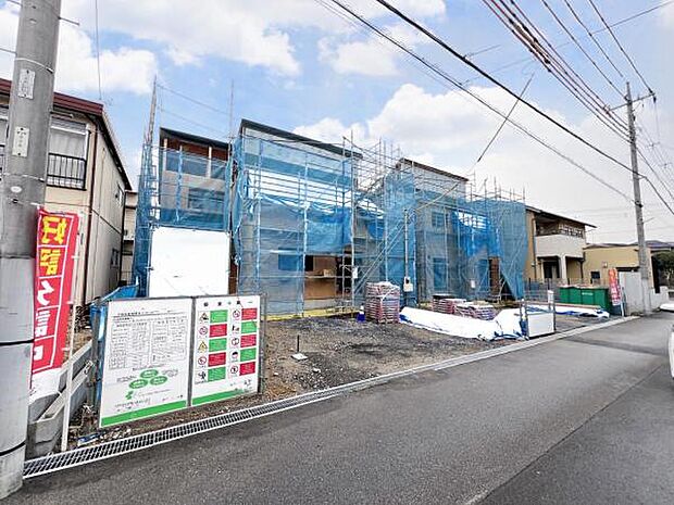 前面道路を含めた現地写真です。