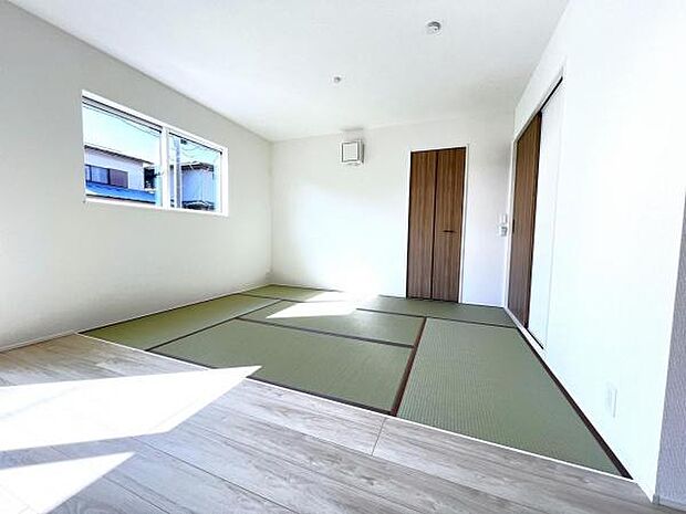 和室スペースです。畳のお部屋は寛げる空間ですね。