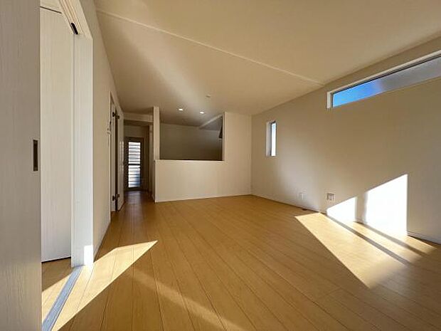 家族とゆったり時間を過ごせるリビングダイニング。