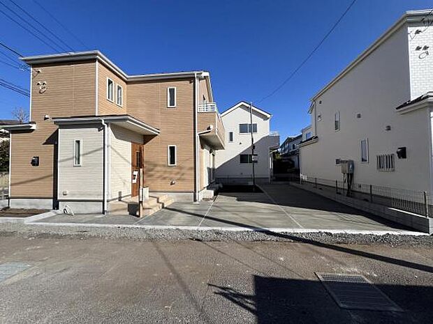 セカンドカーにも便利な駐車3台可能です。