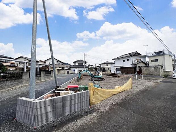 前面道路を含めた現地写真です。ぜひ周辺環境も併せてご覧ください。