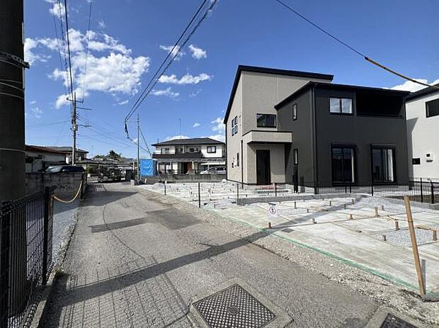 前面道路を含めた現地写真です。ぜひ周辺環境も併せてご覧ください。