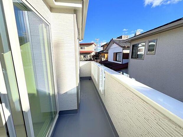 お洗濯ものを気持ち良く太陽の光で干せるのが嬉しいですね。