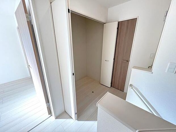 2F廊下にもクローゼットが付いています。