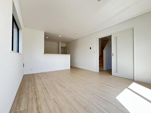 家族団らんの場所としてゆったりと居心地の良いリビングです。