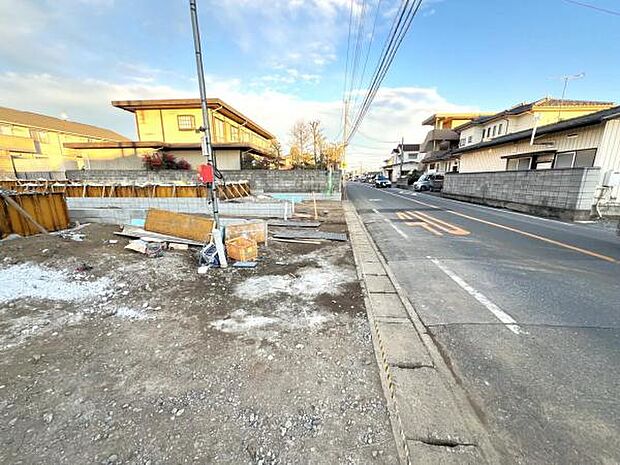 前面道路を含めた現地写真です。ぜひ周辺環境も併せてご覧ください。