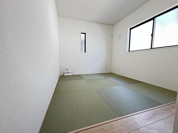 和室スペースです。畳のお部屋は寛げる空間ですね。