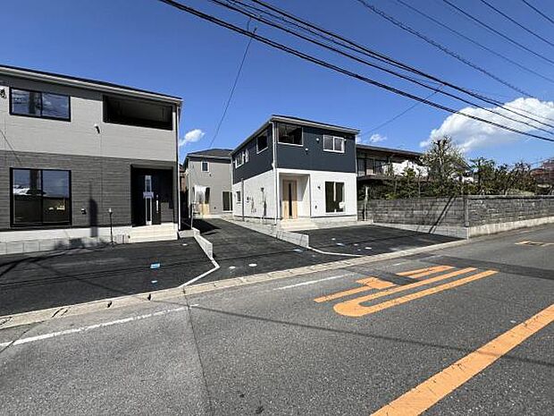 前面道路を含めた現地写真です。ぜひ周辺環境も併せてご覧ください。